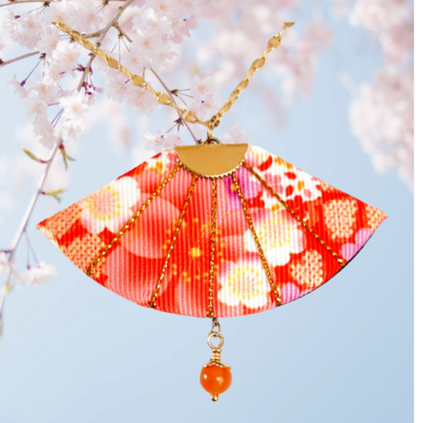 Collier "Fleurs de Cerisiers", Jade