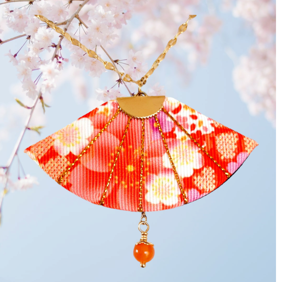 Collier "Fleurs de Cerisiers", Jade