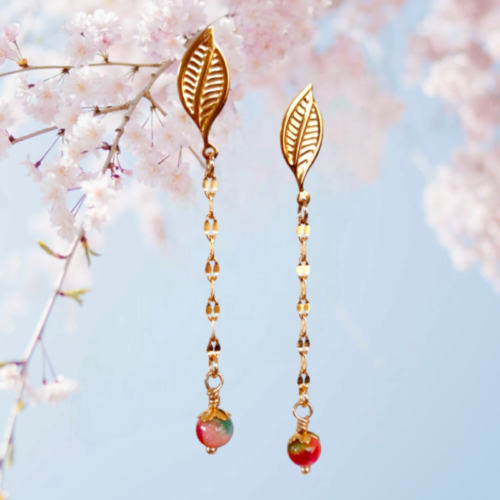 Boucles d'oreilles pendantes fleurs de Cerisiers acier doré Jade